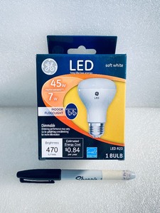 lot 418 image: New GE LED 7W, 45W Equivalent, Soft White Indoor Floodlight Dimmable Bulb R20 - As Shown