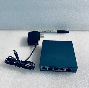 lot 428 image: TP-Link 5-Port Gigabit Desktop Switch - In Condition As Shown
