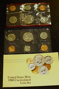lot 68 image: 1988 Uncirculated Coin Set - DP Mint
