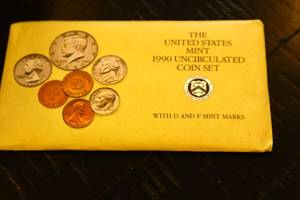 lot 71 image: 1990 Uncirculated Coin Set - DP Mint