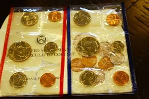 lot 79 image: 1989 Uncirculated Collector Coin Set - DP Mint