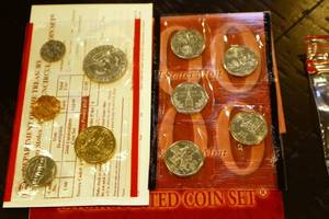 lot 80 image: 2000 Uncirculated Collector Coin Set - D Mint