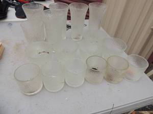 lot 77 image: Vintage Jeannette glass, Finlandia arctic ice tree, juice glass and more x 15 pieces