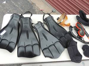 lot 78 image: Scuba Pro Jet Fins x 2  pairs plus snorkel gear and masks