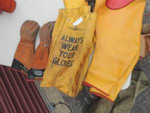 lot 87 image: Class III electrician gloves and arm guards type 1 class III  -in carry bag