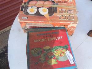 lot 103 image: Presto wee fry and 5 mixing bowls