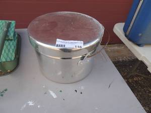 lot 116 image: Camp cook wear 3 size pots and plates