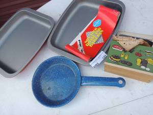 lot 123 image: Cake Pans oblong x  speckled skillet
