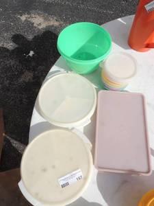 lot 157 image: Tupperware Divided round trays with covers Small plastic bowls  some lids and  meat marinade keeper