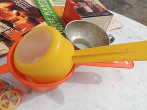 lot 161 image: Cookbooks, can opener and more