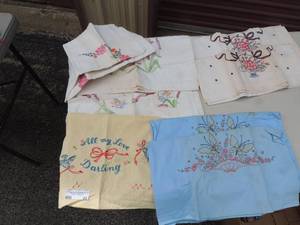 lot 44 image: Embroidered pillow case x 4 sets pulse 1 single