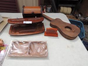 lot 185 image: Wooden mens valet, sign, toilet paper holder