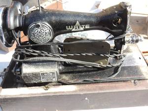 lot 47 image: VINTAGE  SEWING MACHINE IN CASE BY WHITE