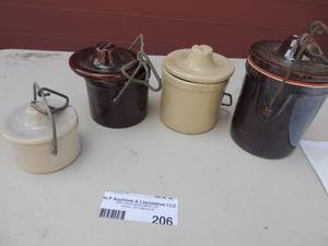lot 206 image: Small crocks