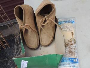lot 214 image: Chuga boots size 67