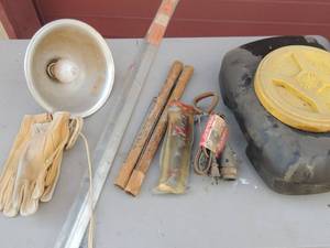 lot 223 image: GLOVES , CLAMP ON LIGHT, OIL DRAIN PAN, FLARES,