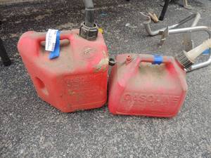 lot 250 image: Gas cans
