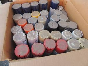 lot 317 image: Several cans of spray paint