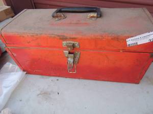 lot 324 image: toolbox