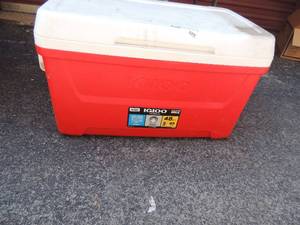 lot 323 image: Igloo cooler