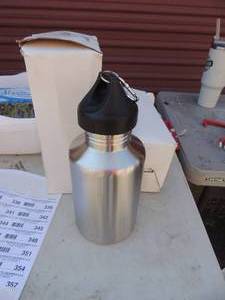 lot 335 image: Stainless 1 liter bottles with carabineer x2