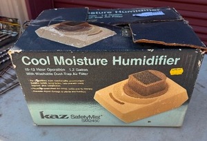lot 408 image: Cool mist humidifier