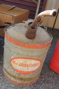 lot 344 image: Vintage 5 gallon gas can old ironsider