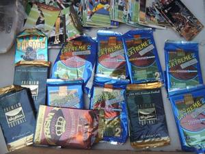 lot 27 image: FOOTBALL CARDS - UNOPENED & LOOSE CARDS