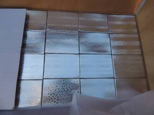 lot 377 image: NEW Jewlery boxes x 100