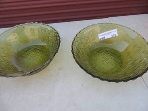 lot 379 image: Basket weave green serving bowls x 2
