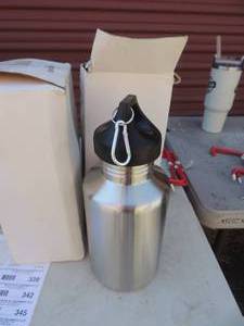 lot 336 image: Stainless 1 liter bottles with carabineer x2