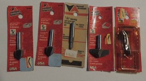 lot 273 image: VERMONT AMERICA  ROUTER BITS - 38 V-GROVE  X 3 34 V- GROVE  14 VEINING