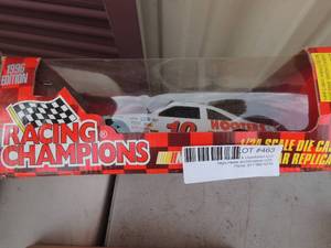 lot 463 image: Racing champions 1996 HOOTERS #10