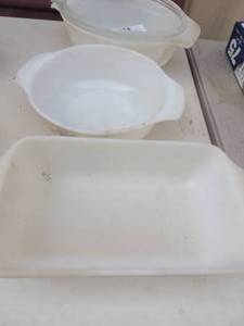 lot 477 image: Ancor Hocking covered casserole, serving bowl and casserole with  cornflower