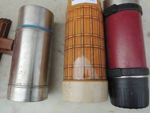 lot 479 image: Thermos x 3 and thermos Aladdin