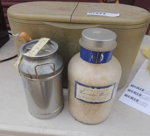 lot 500 image: Foot soak  mineral bath and Container