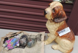 lot 501 image: Ceramic dog Japan &  CLOWN