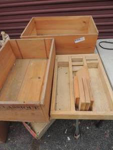 lot 502 image: Wood box with divider