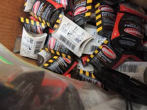 lot 537 image: Disposable ear plugs