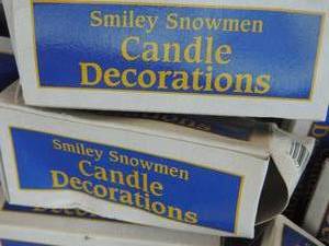 lot 536 image: CANDLE DECORATIONS  FLOWERS &  SANTA,