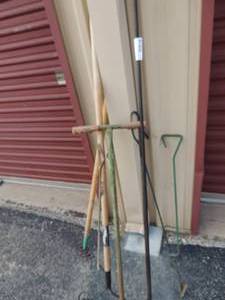 lot 548 image: Yard tools