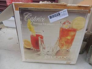 lot 552 image: Arcoroc Caprice 1 piece service