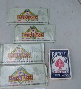 lot 572 image: Unopened 1994 Baseball cards x 4 extra base