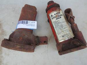 lot 576 image: Bottle jack 4 ton and  2 ton