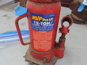 lot 577 image: 12 ton bottle jack