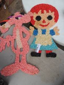 lot 609 image: Vi tage Pink panther and Raggedy Ann in broken neck and Plastic popcorn wall decoration melted)
