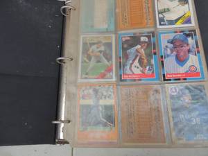 lot 629 image: Book of baseball cards