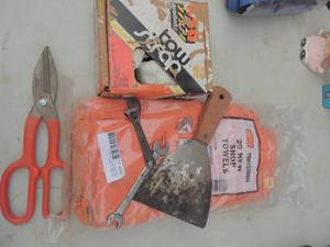 lot 650 image: Shop rags, putty knife, tow