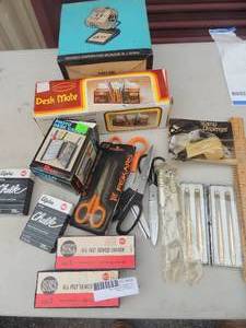 lot 652 image: Pen set, chalk scissors desk mate plus