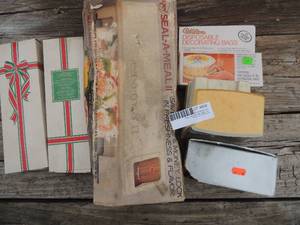 lot 656 image: Seal a meal and Avon christmas candle